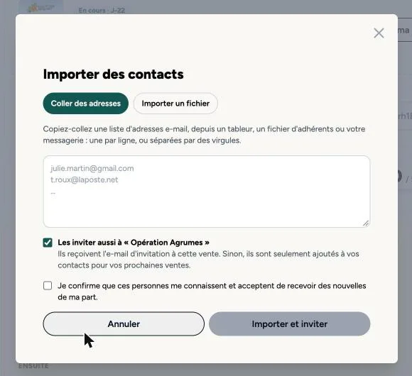 La fenêtre Importer des contacts : coller des adresses ou importer un fichier, case pour inviter à la vente et case de confirmation.