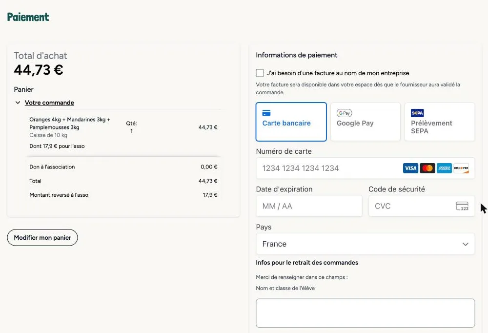 La page Paiement : le récapitulatif du panier à gauche, et à droite carte bancaire, Google Pay ou prélèvement SEPA, avec la question de l'asso pour le retrait.